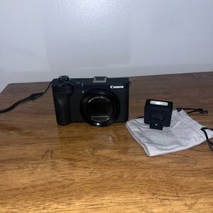 Canon Powershot V1 + Godox iM20 Mini Flash - Never Used!